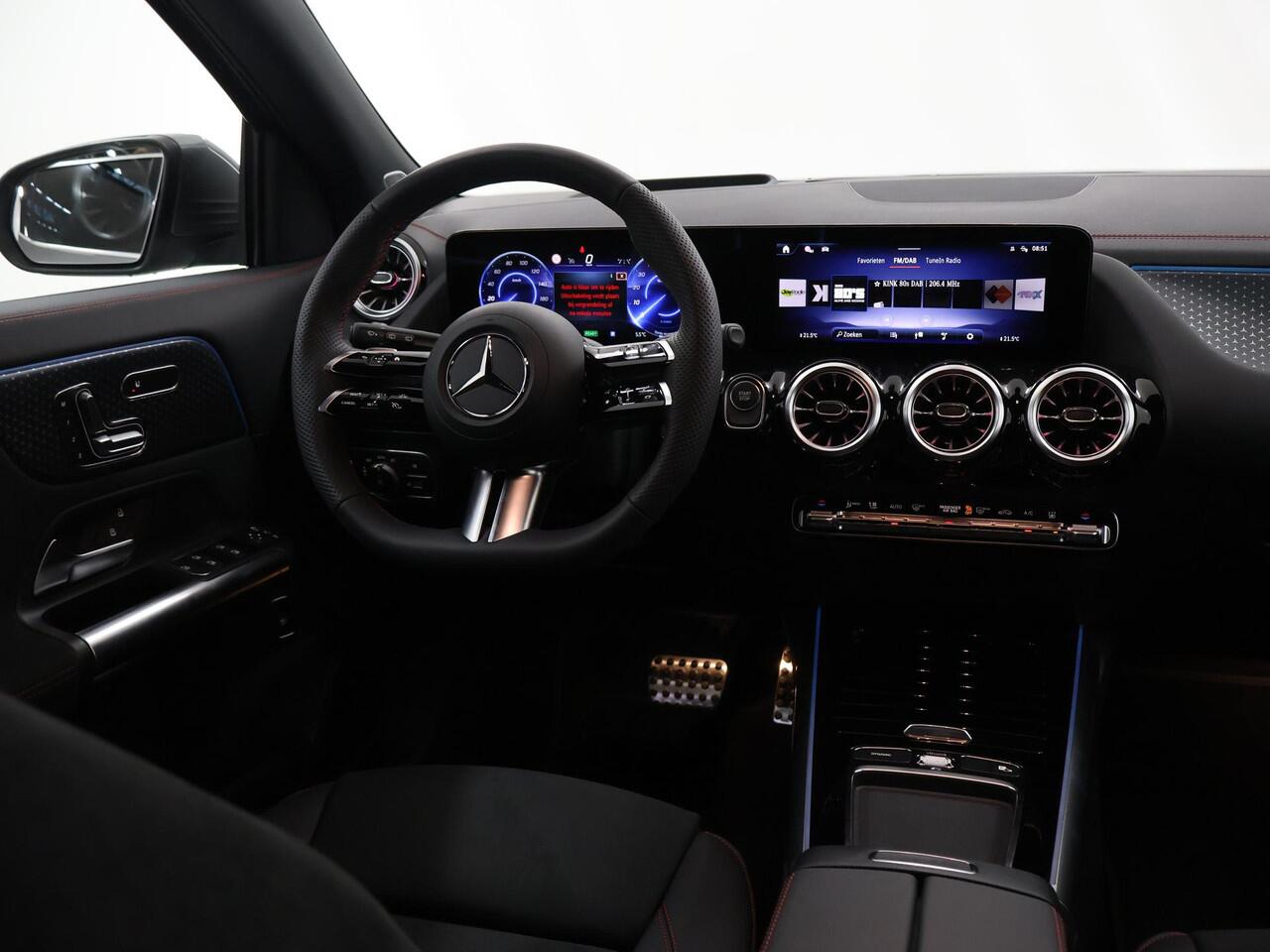 Mercedes-Benz EQA 250+ Business Solution AMG 71 kWh | Panoramaschuifdak | Night | Dodehoekassistent | Head-up | Burmester | Winterpakket |