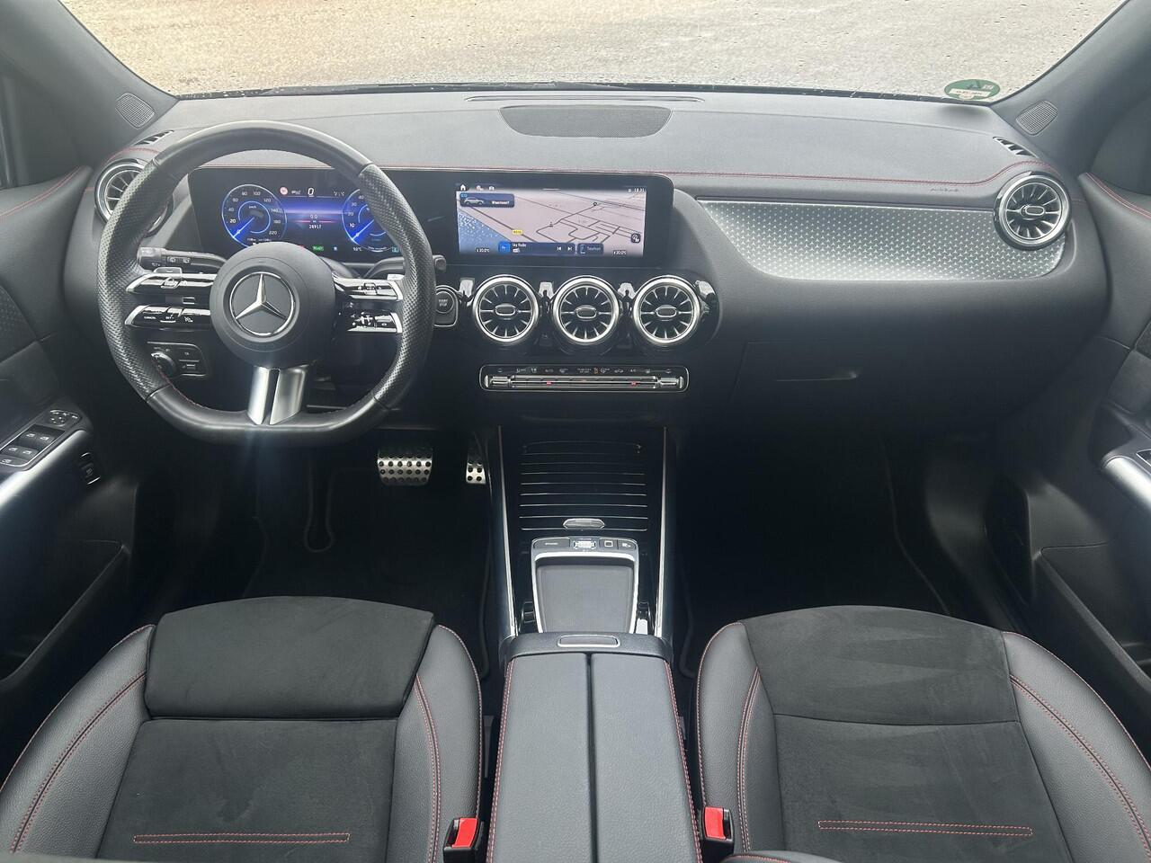 Mercedes-Benz EQA 250+ AMG | Night Pakket | Panoramadak | 360° Camera | DISTRONIC afstandsassistent | Dodehoekassistent | Apple CarPlay | Android Auto | Advanced Sound System | Sfeerverlichting | Stoelverwarming | Elektrische Achterklep