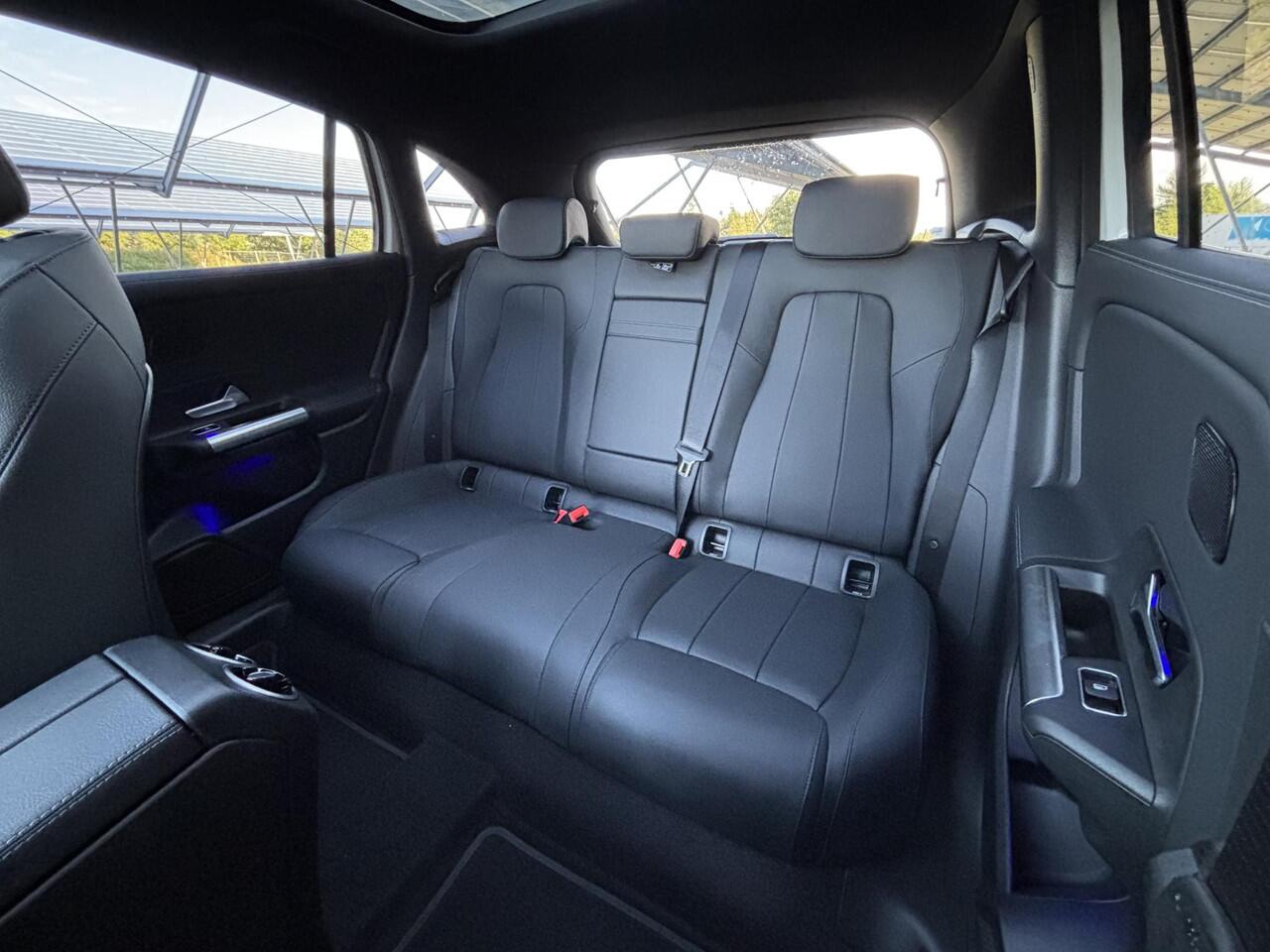 Mercedes-Benz EQA 250+ Business Solution Luxury 71 kWh | Panoramaschuifdak | Rijassistentiepakket | Winter pakket | Achteruitrijcamera | Dodehoekassistent |