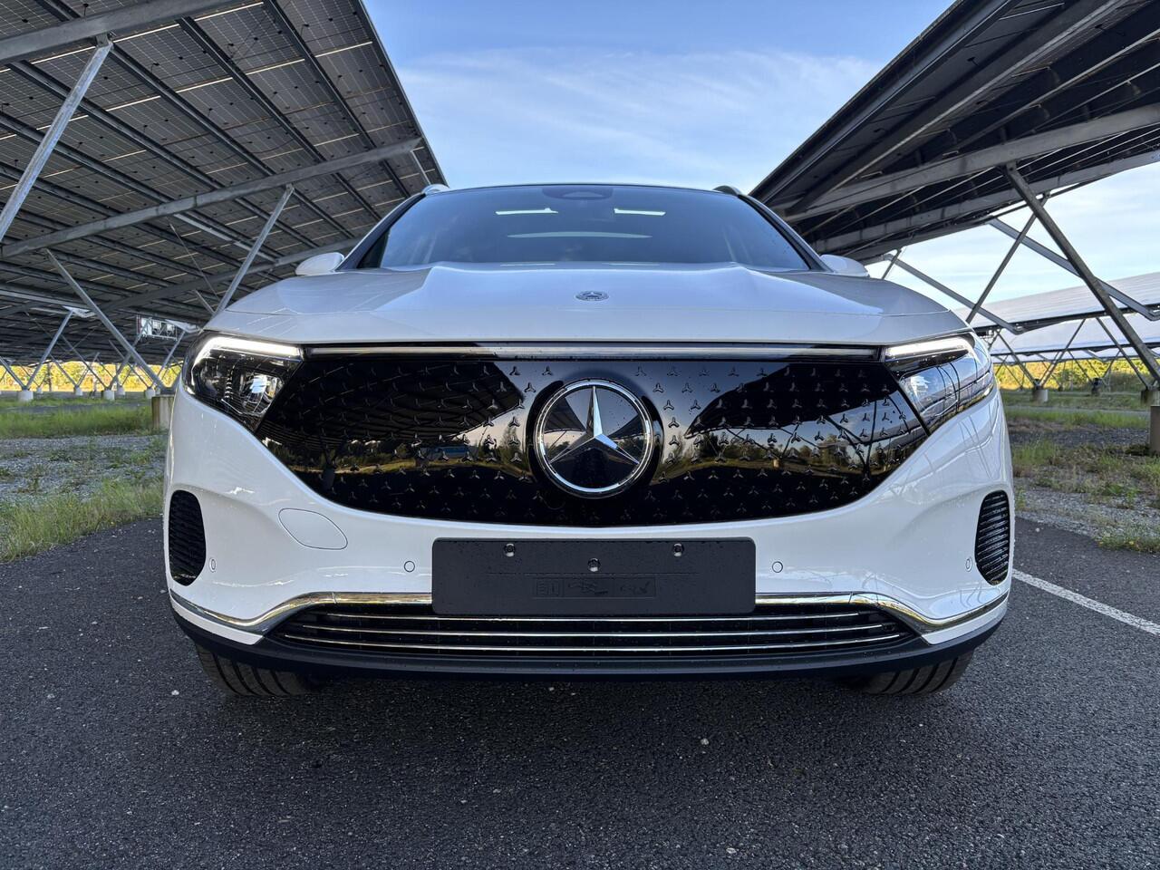 Mercedes-Benz EQA 250+ Business Solution Luxury 71 kWh | Panoramaschuifdak | Rijassistentiepakket | Winter pakket | Achteruitrijcamera | Dodehoekassistent |