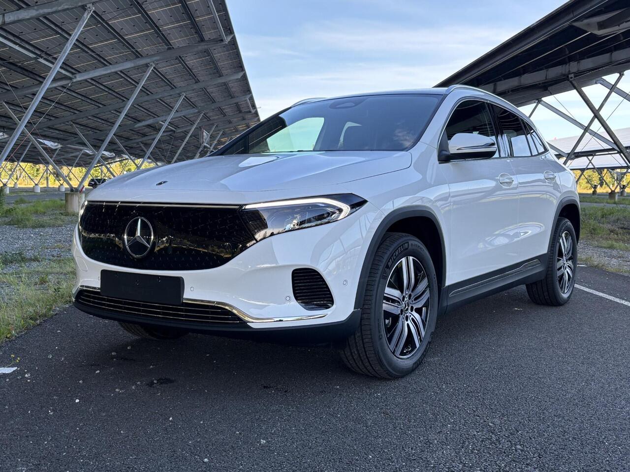 Mercedes-Benz EQA 250+ Business Solution Luxury 71 kWh | Panoramaschuifdak | Rijassistentiepakket | Winter pakket | Achteruitrijcamera | Dodehoekassistent |