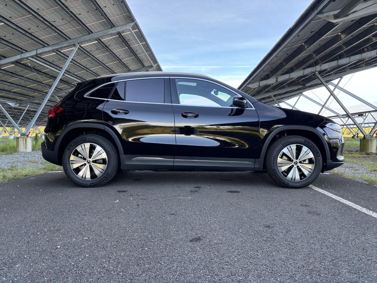 Mercedes-Benz EQA 250+ Business Solution 71 kWh | Panoramadak | Dodehoekassistent | Parkeercamera | Sfeerverlichting | Apple carplay |