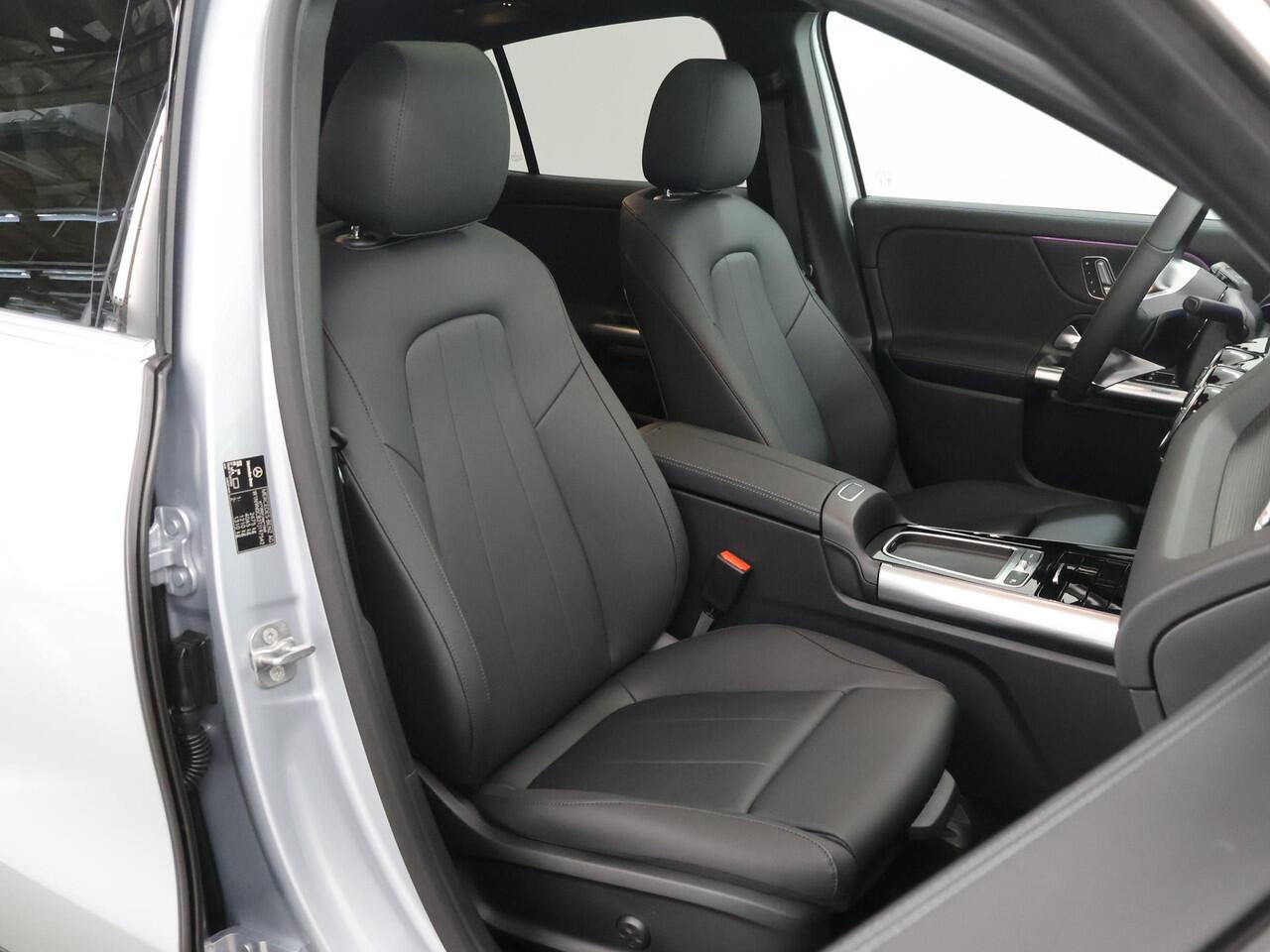 Mercedes-Benz EQA 250+ Business Solution Luxury 71 kWh | Panoramaschuifdak | Achteruitrijcamera | Stoelverwarming | Dodehoekassistent |