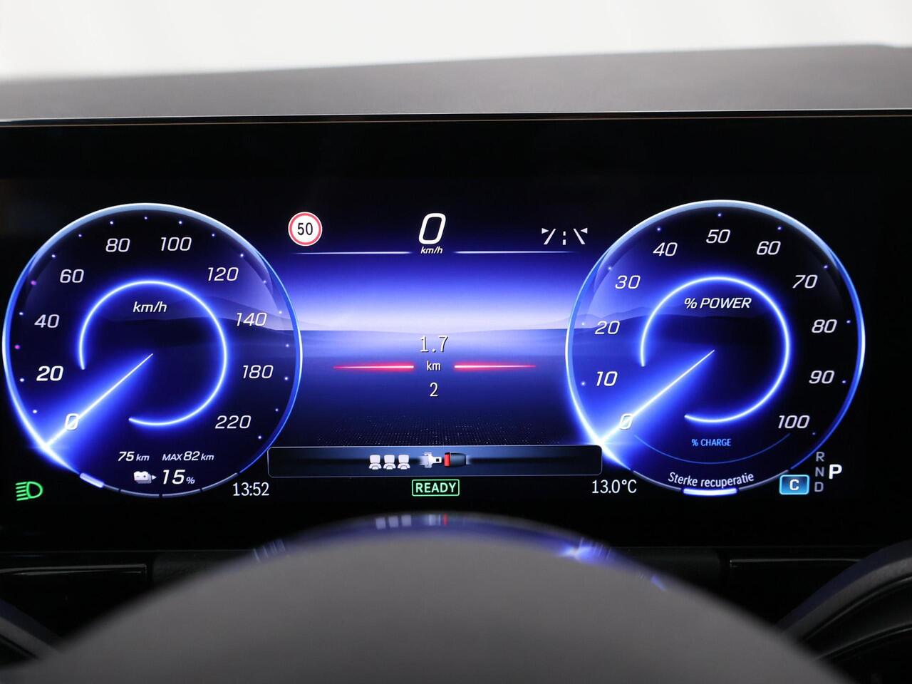 Mercedes-Benz EQA 250+ Business Solution Luxury 71 kWh | Panoramaschuifdak | Achteruitrijcamera | Stoelverwarming | Dodehoekassistent |