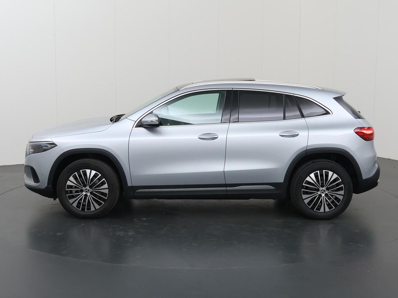 Mercedes-Benz EQA 250+ Business Solution Luxury 71 kWh | Panoramaschuifdak | Achteruitrijcamera | Stoelverwarming | Dodehoekassistent |