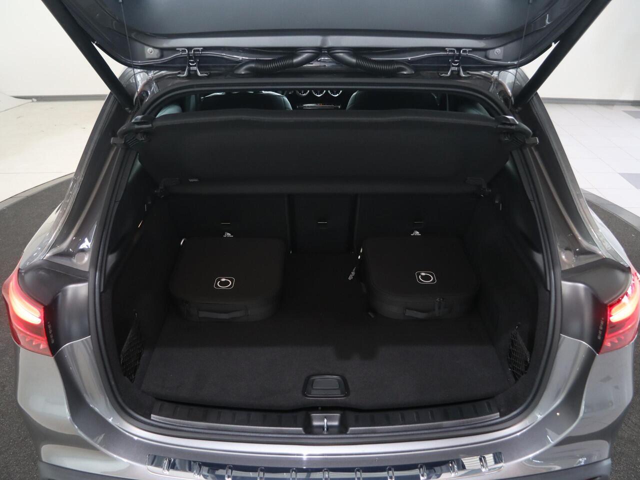 Mercedes-Benz EQA 250+ Business Solution Luxury 71 kWh | Panoramaschuifdak | Achteruitrijcamera | Stoelverwarming | Dodehoekassistent |