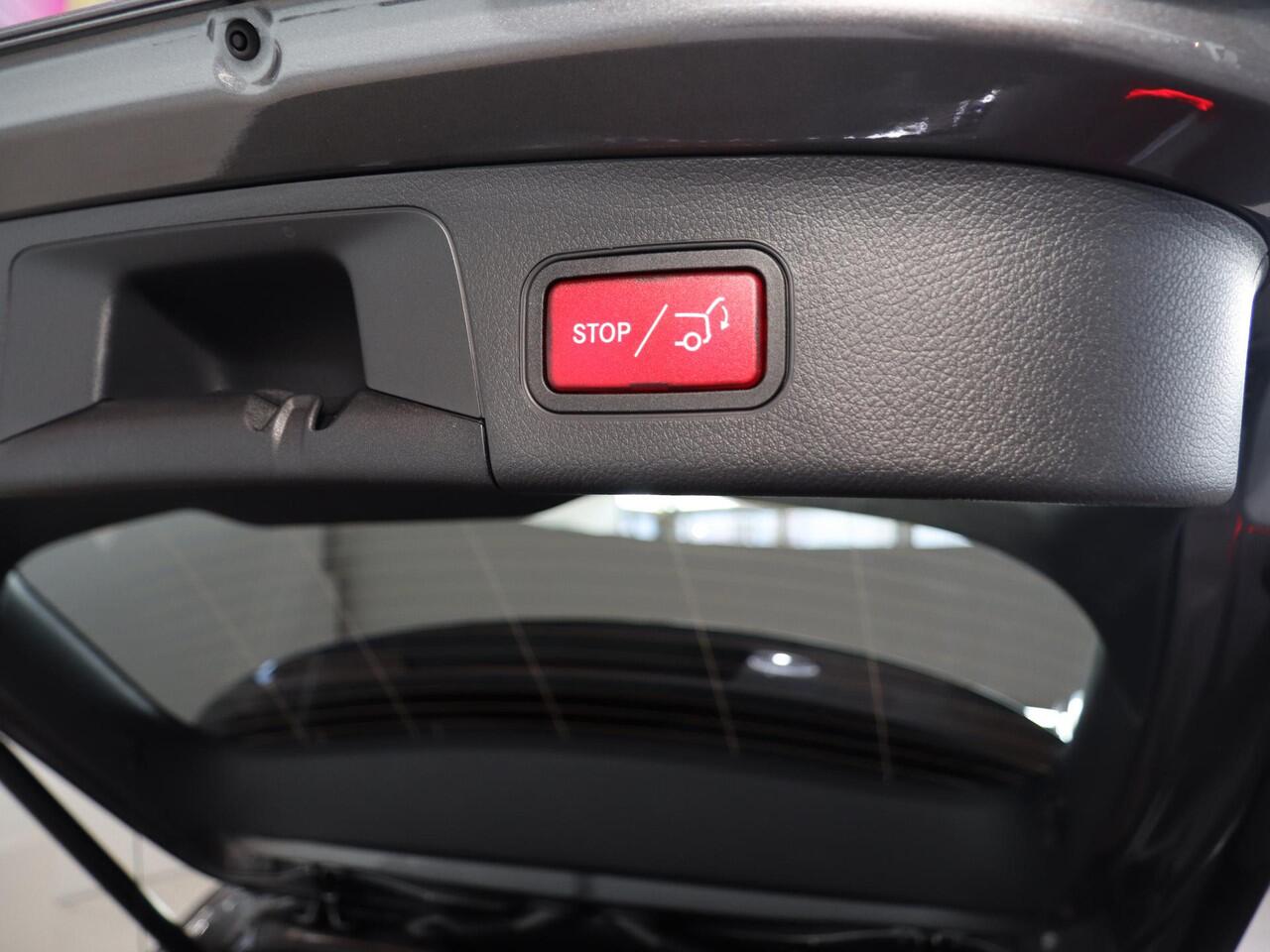 Mercedes-Benz EQA 250+ Business Solution Luxury 71 kWh | Panoramaschuifdak | Achteruitrijcamera | Stoelverwarming | Dodehoekassistent |