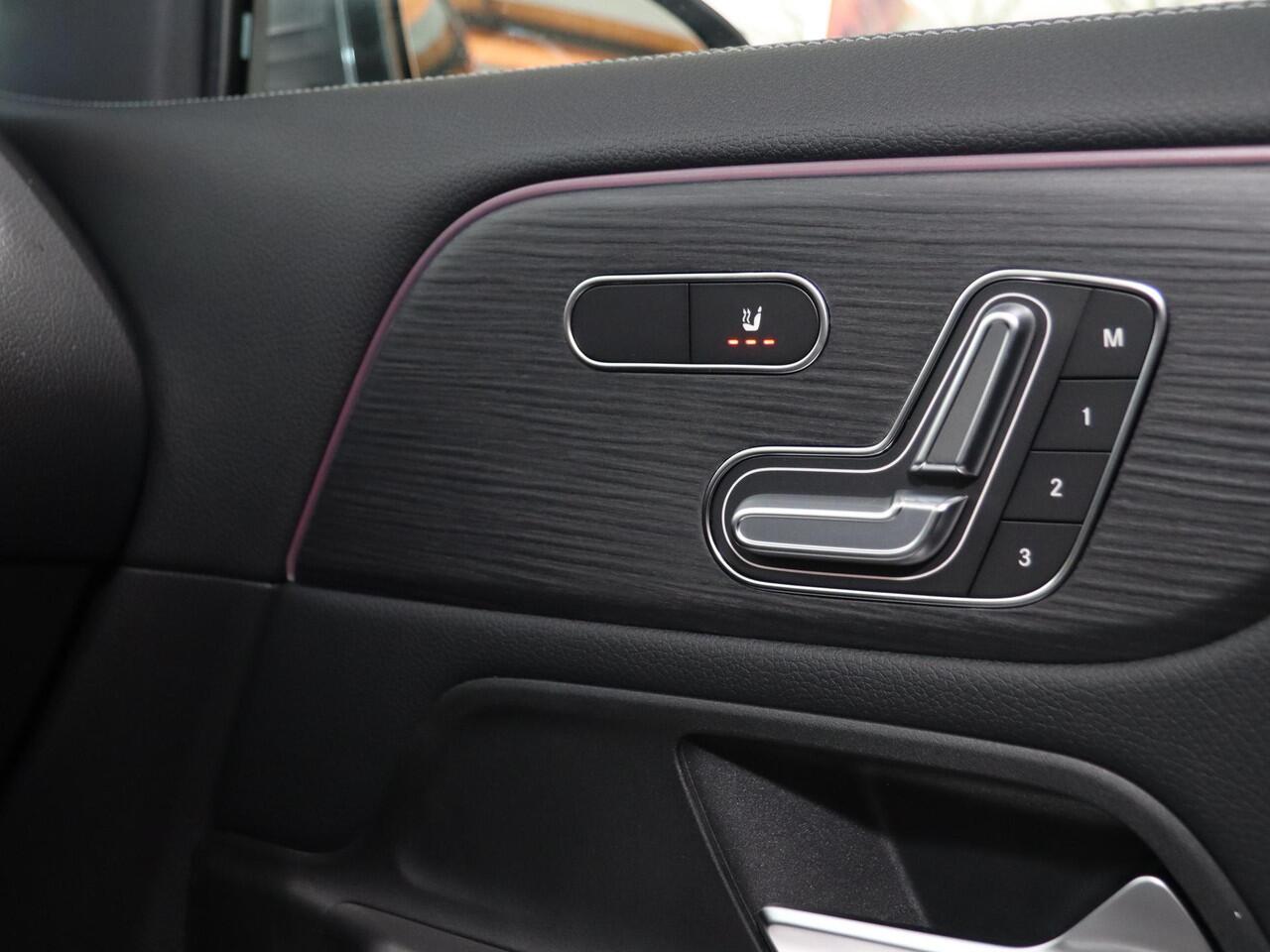 Mercedes-Benz EQA 250+ Business Solution Luxury 71 kWh | Panoramaschuifdak | Achteruitrijcamera | Stoelverwarming | Dodehoekassistent |