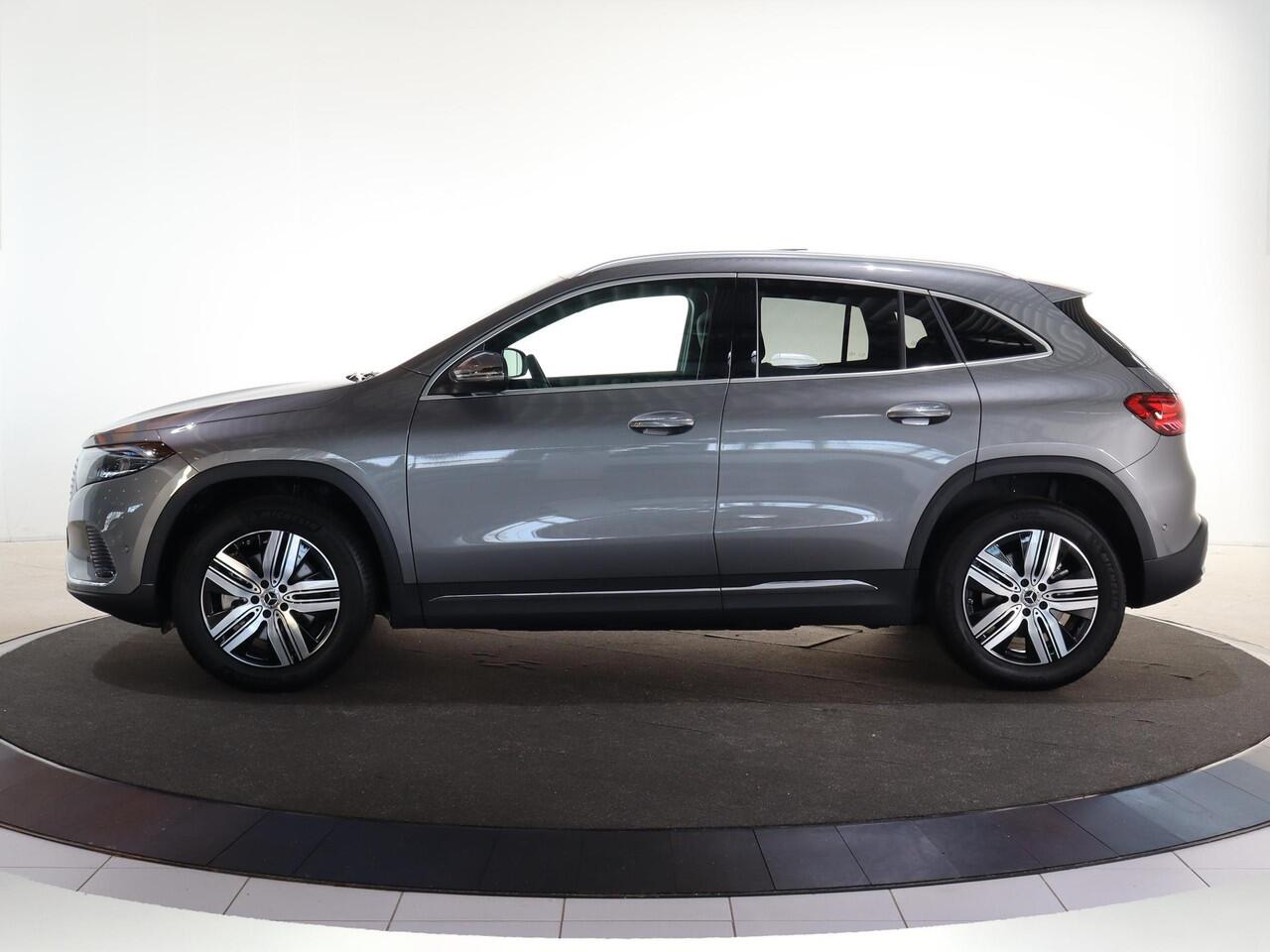 Mercedes-Benz EQA 250+ Business Solution Luxury 71 kWh | Panoramaschuifdak | Achteruitrijcamera | Stoelverwarming | Dodehoekassistent |