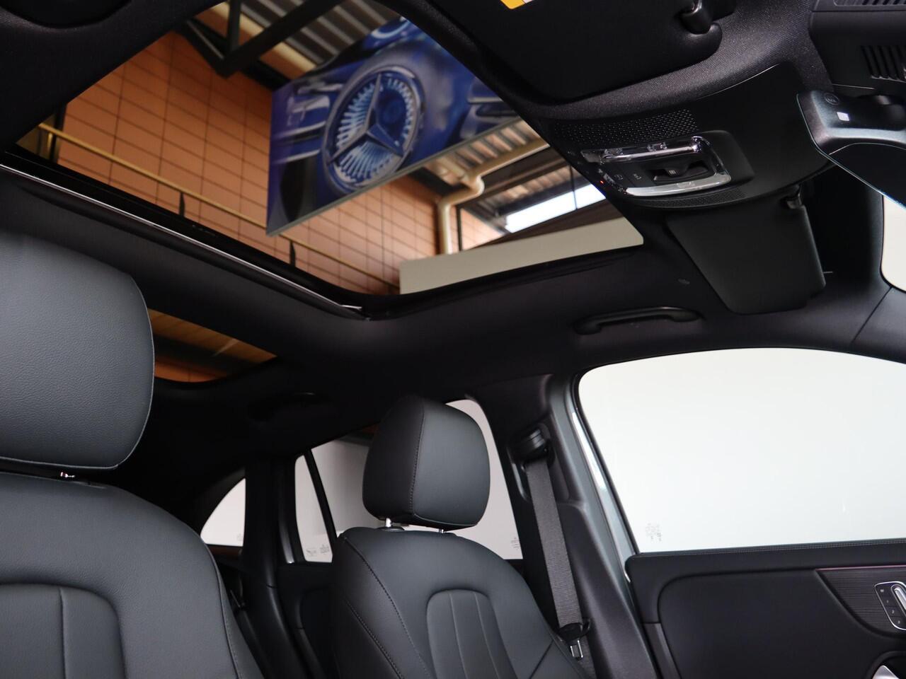 Mercedes-Benz EQA 250+ Business Solution Luxury 71 kWh | Panoramaschuifdak | Achteruitrijcamera | Stoelverwarming | Dodehoekassistent |