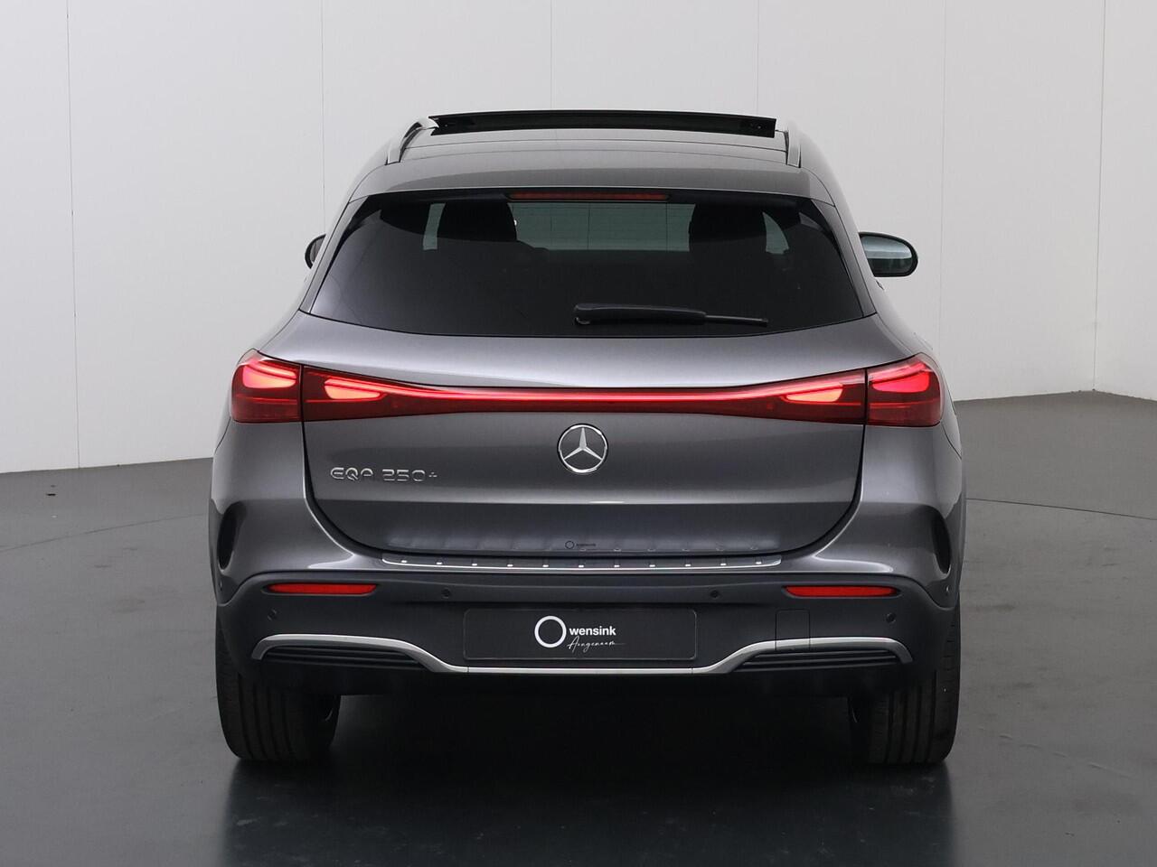 Mercedes-Benz EQA 250+ Business Solution AMG 71 kWh | Panoramaschuifdak | Dodehoekassistent | Head-up | Burmester | Winterpakket |