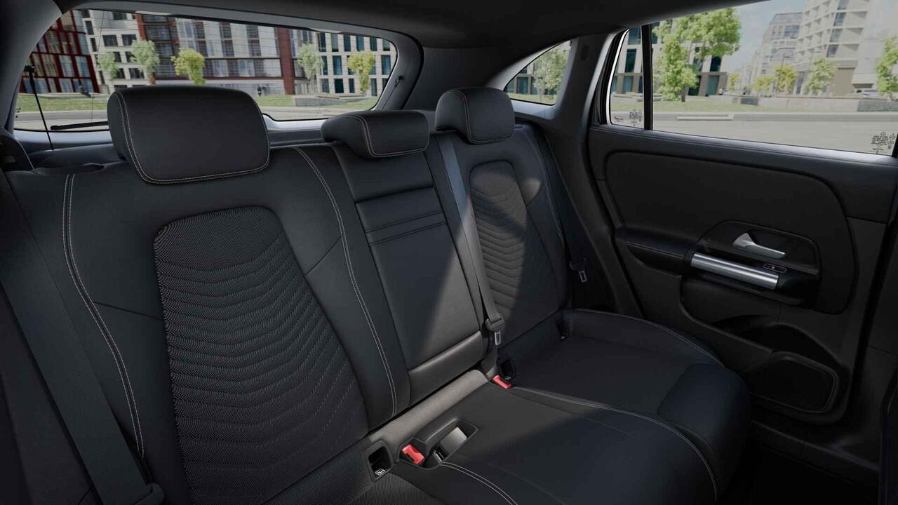 Mercedes-Benz EQA 250+ Business Solution 71 kWh | Panoramaschuifdak | Dodehoekassistent | Essential pakket | Premium Sound system | Achteruitrijcamera | Stoelverwarming voor |