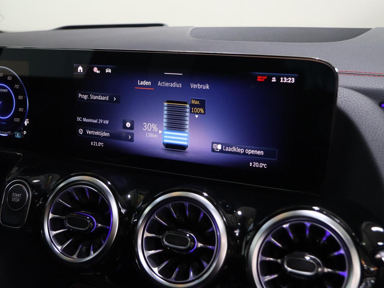 Mercedes-Benz EQA 250+ Business Solution AMG 71 kWh | Panoramaschuifdak | Dodehoekassistent | Night | Head-up | Burmester | Winterpakket |