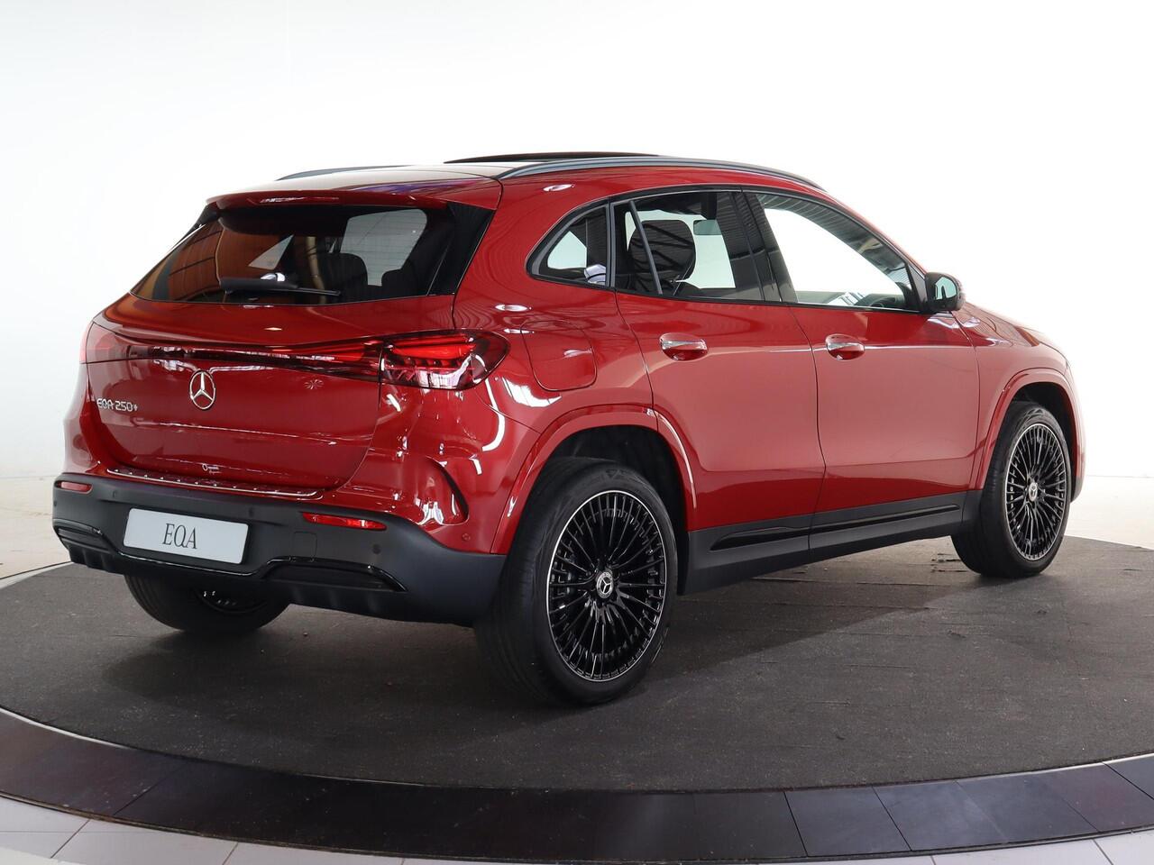 Mercedes-Benz EQA 250+ Business Solution AMG 71 kWh | Panoramaschuifdak | Dodehoekassistent | Night | Head-up | Burmester | Winterpakket |