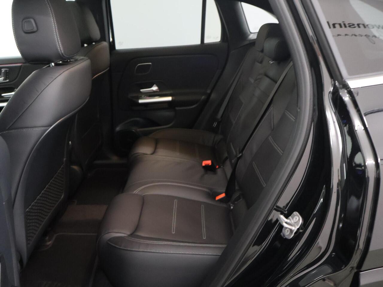 Mercedes-Benz EQA 250+ Business Solution AMG 71 kWh | Panoramaschuifdak | Leder | Head-up | Burmester | Winterpakket |