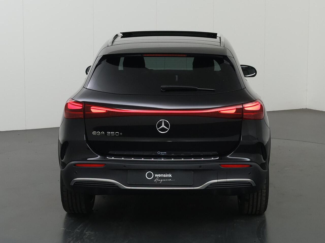 Mercedes-Benz EQA 250+ Business Solution AMG 71 kWh | Panoramaschuifdak | Leder | Head-up | Burmester | Winterpakket |