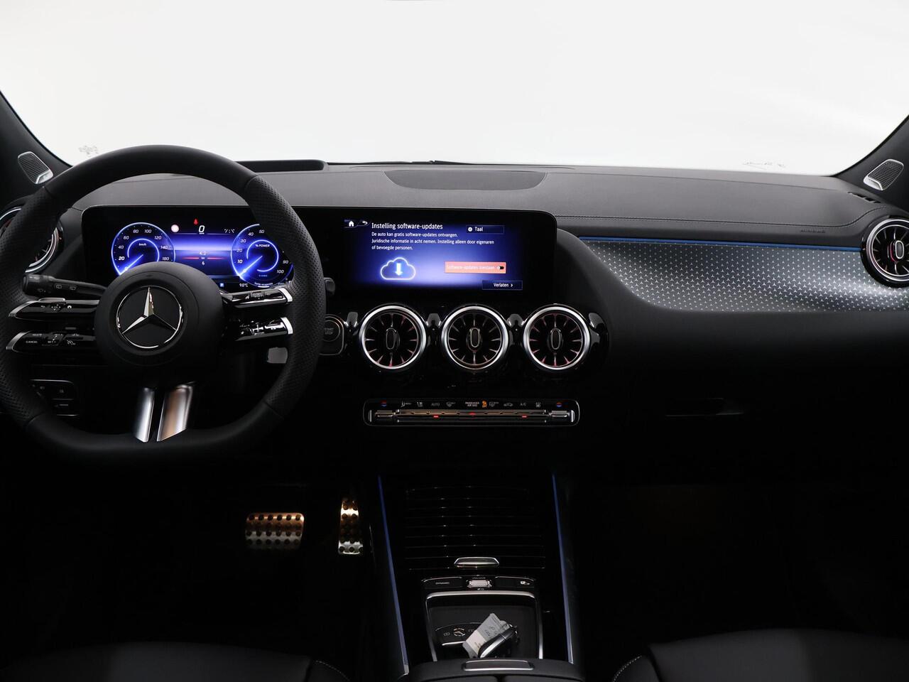 Mercedes-Benz EQA 250+ Business Solution AMG 71 kWh | Panoramaschuifdak | Leder | Head-up | Burmester | Winterpakket |