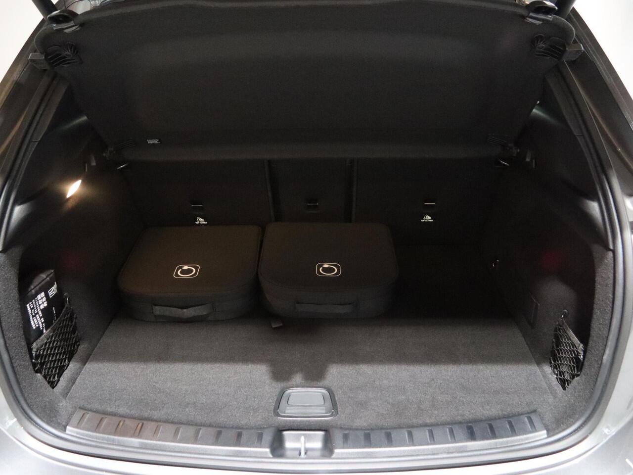 Mercedes-Benz EQA 250+ Business Solution AMG 71 kWh | Panoramaschuifdak | Night | Dodehoekassistent | Head-up | Burmester | Winterpakket |