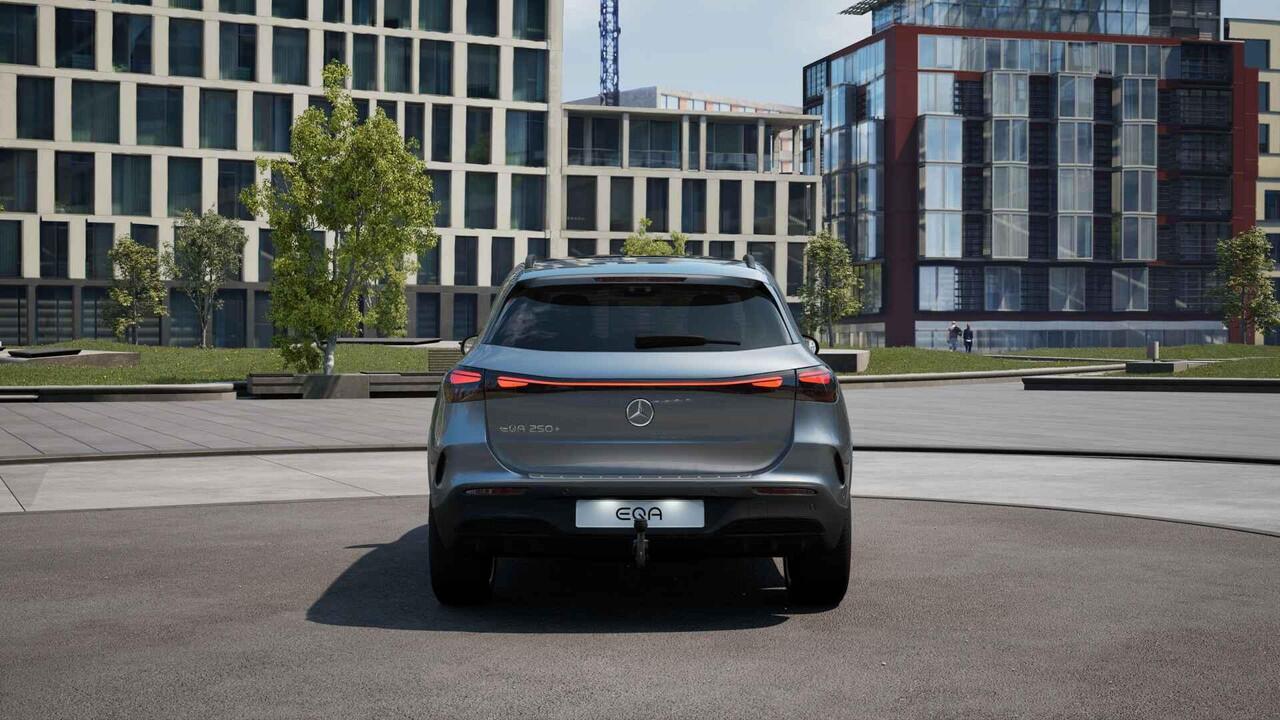 Mercedes-Benz EQA 250+ Business Solution AMG 71 kWh | Panoramaschuifdak | Dodehoekassistent | Head-up | Burmester | Winterpakket |