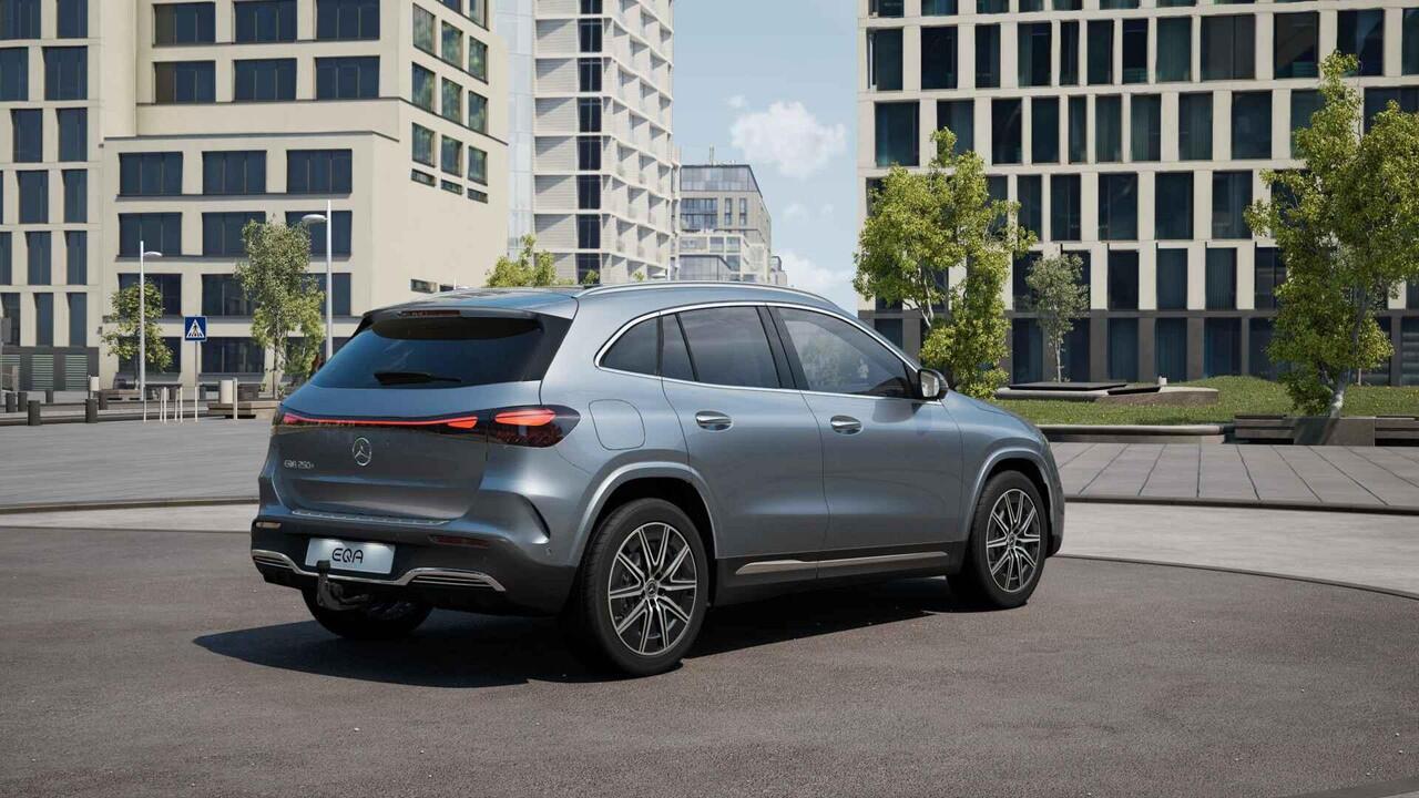 Mercedes-Benz EQA 250+ Business Solution AMG 71 kWh | Panoramaschuifdak | Dodehoekassistent | Head-up | Burmester | Winterpakket |