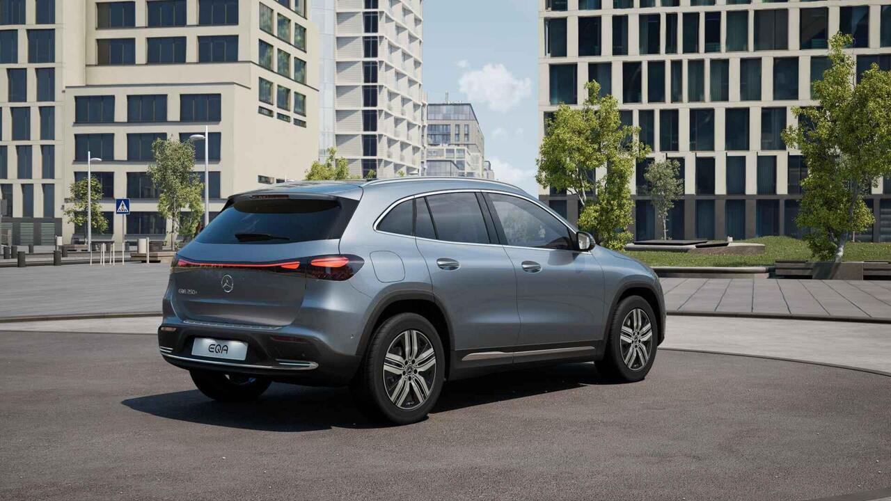 Mercedes-Benz EQA 250+ Business Solution Luxury 71 kWh | Panoramaschuifdak | Rijassistentie pakket | Achteruitrijcamera | Stoelverwarming | Dodehoekassistent |