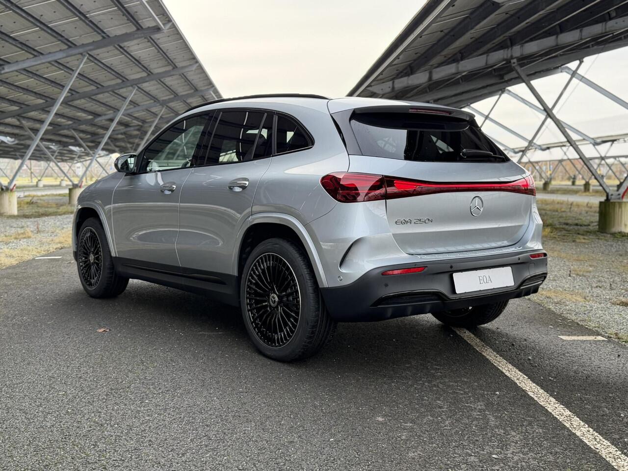 Mercedes-Benz EQA 250+ Business Solution AMG 71 kWh | Night | Panoramaschuifdak | Leder | Head-up | Burmester | Winterpakket |