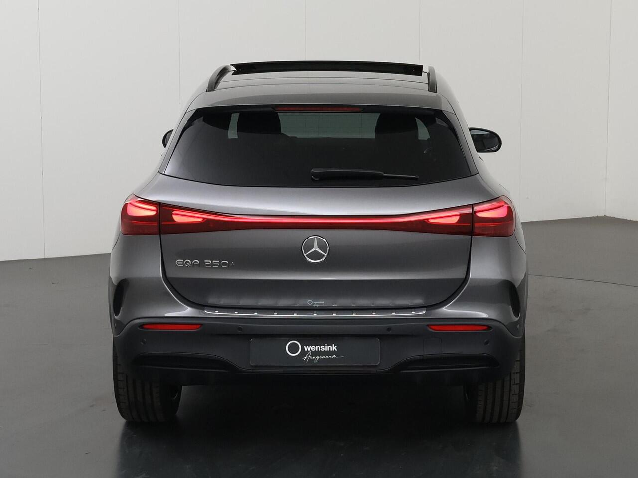 Mercedes-Benz EQA 250+ Business Solution AMG 71 kWh | Panoramaschuifdak | Night | Dodehoekassistent | Head-up | Burmester | Winterpakket |