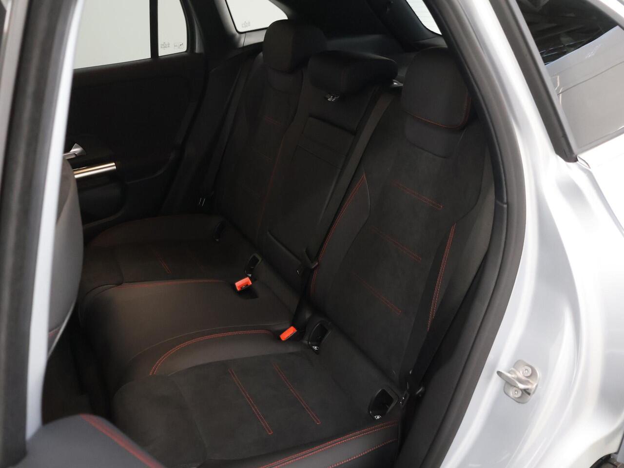 Mercedes-Benz EQA 250+ Business Solution AMG 71 kWh | Panoramaschuifdak | Dodehoekassistent | Head-up | Burmester | Winterpakket |