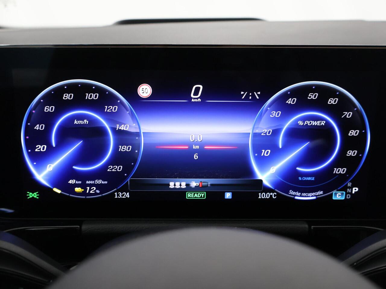 Mercedes-Benz EQA 250+ Business Solution AMG 71 kWh | Panoramaschuifdak | Dodehoekassistent | Head-up | Burmester | Winterpakket |