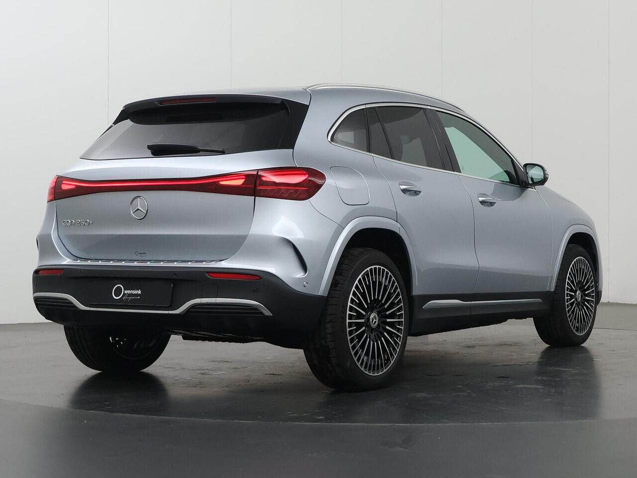 Mercedes-Benz EQA 250+ Business Solution AMG 71 kWh | Panoramaschuifdak | Dodehoekassistent | Head-up | Burmester | Winterpakket |