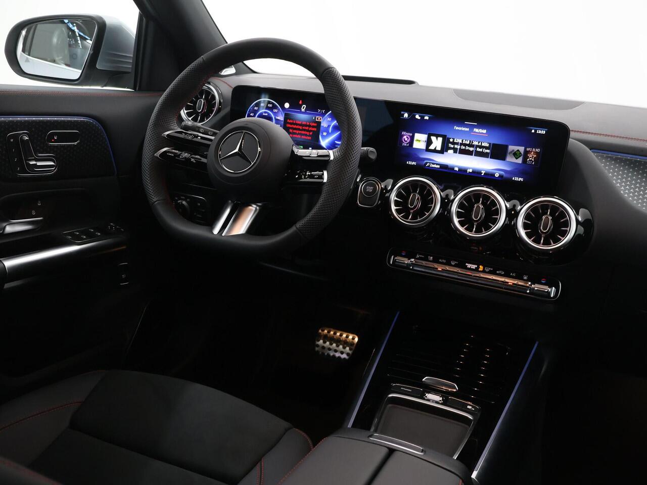 Mercedes-Benz EQA 250+ Business Solution AMG 71 kWh | Panoramaschuifdak | Dodehoekassistent | Head-up | Burmester | Winterpakket |