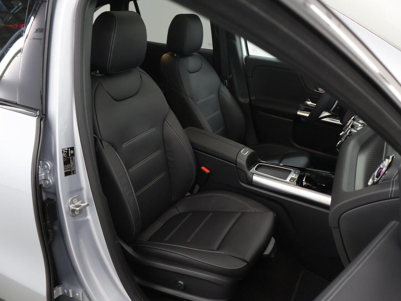 Mercedes-Benz EQA 250+ Business Solution AMG 71 kWh | Panoramaschuifdak | Dodehoekassistent | Head-up | Leder | Burmester | Winterpakket |