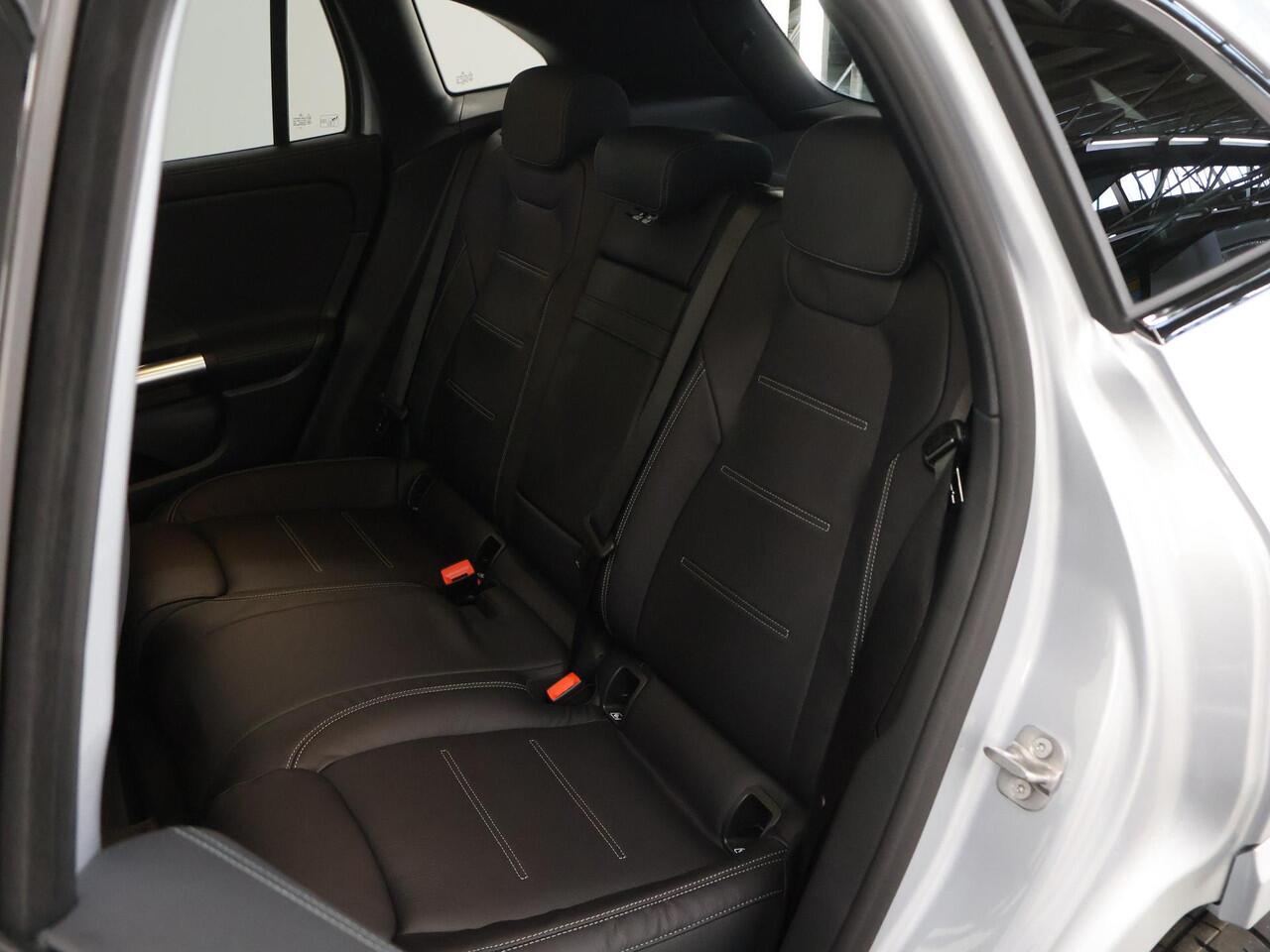 Mercedes-Benz EQA 250+ Business Solution AMG 71 kWh | Panoramaschuifdak | Dodehoekassistent | Head-up | Leder | Burmester | Winterpakket |