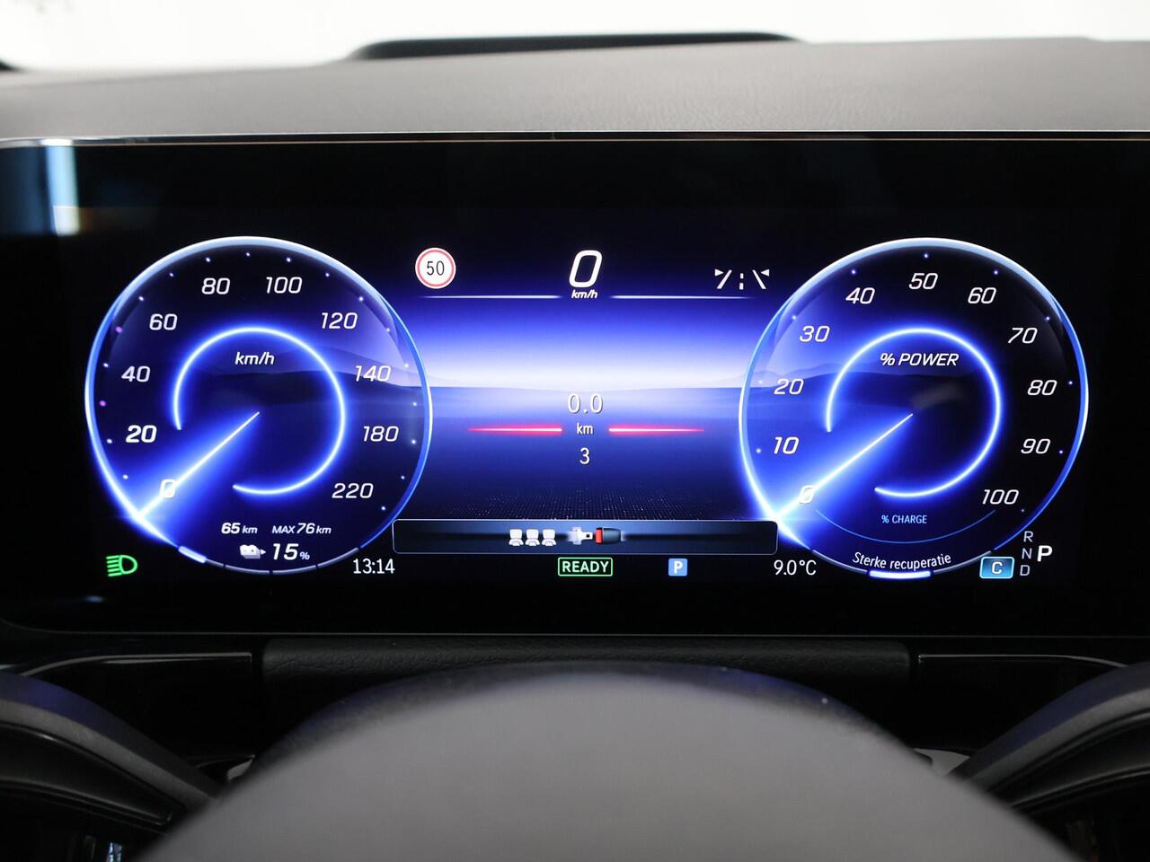 Mercedes-Benz EQA 250+ Business Solution AMG 71 kWh | Panoramaschuifdak | Dodehoekassistent | Head-up | Leder | Burmester | Winterpakket |