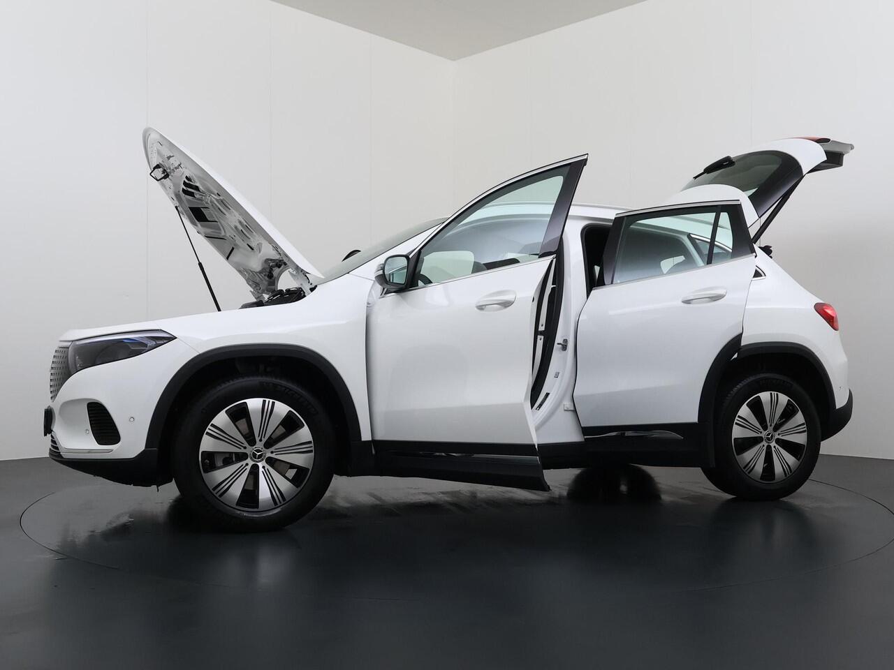 Mercedes-Benz EQA 250+ Business Solution | Trekhaak | LED Koplampen | Adaptieve Grootlichtassistent | Stoelverwarming | Sfeerverlichting | Elektrische Achterklep | Achteruitrijcamera | Parkeersensoren