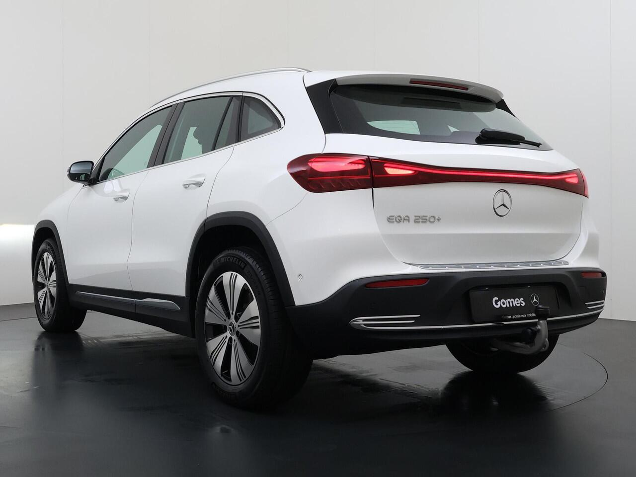 Mercedes-Benz EQA 250+ Business Solution | Trekhaak | LED Koplampen | Adaptieve Grootlichtassistent | Stoelverwarming | Sfeerverlichting | Elektrische Achterklep | Achteruitrijcamera | Parkeersensoren