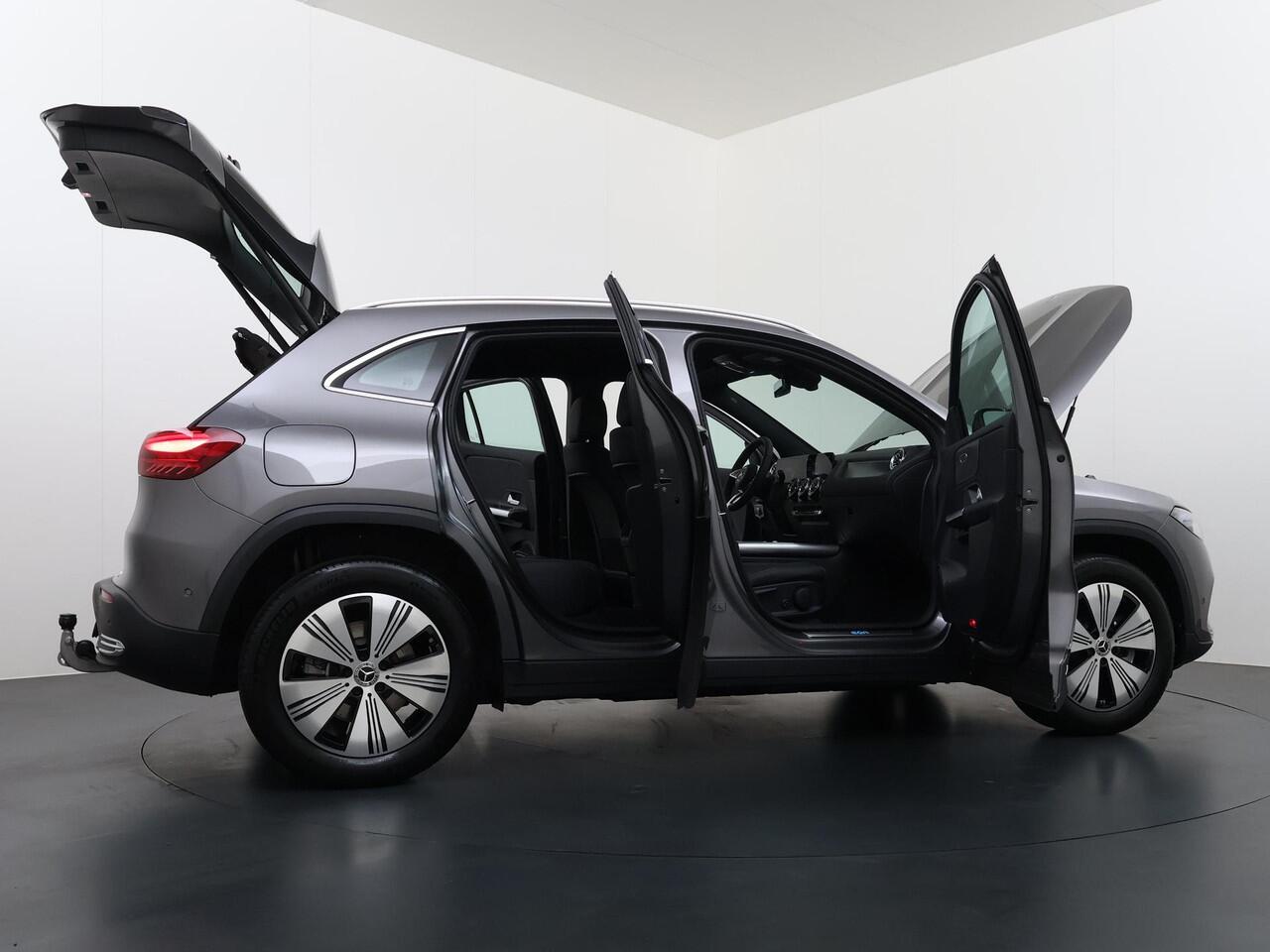 Mercedes-Benz EQA 250+ Business Solution | Progressive Advanced Pakket | Trekhaak | DISTRONIC Afstandsassistent | Dodehoekassistent | Adaptieve Grootlichtassistent | LED Koplampen | Stoelverwarming | Sfeerverlichting | Elektrische Achterklep | Elektrisch Inklapbare Buiten