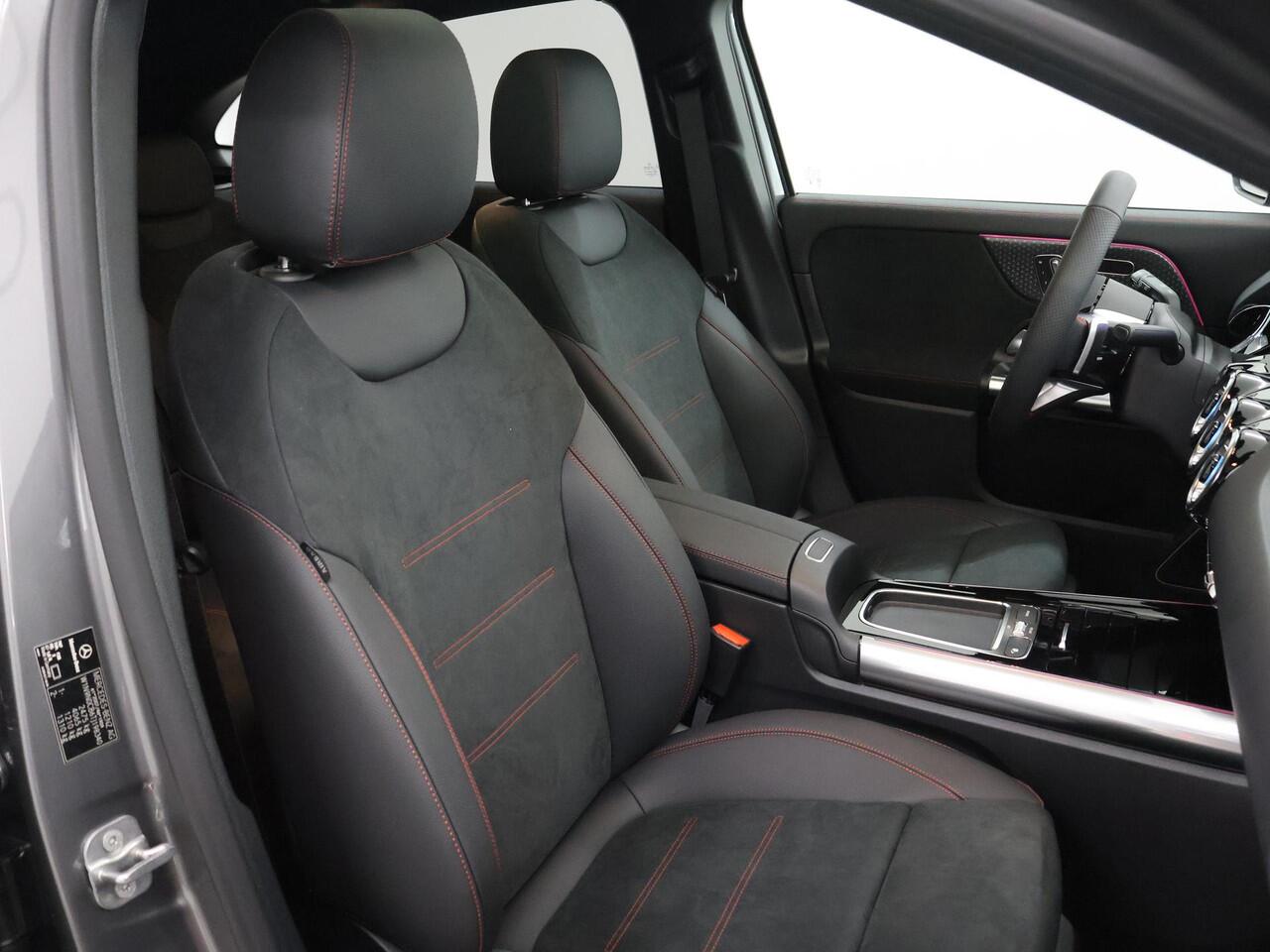 Mercedes-Benz EQA 250+ Business Solution AMG 71 kWh | Panoramaschuifdak | Night | Dodehoekassistent | Head-up | Burmester | Winterpakket |