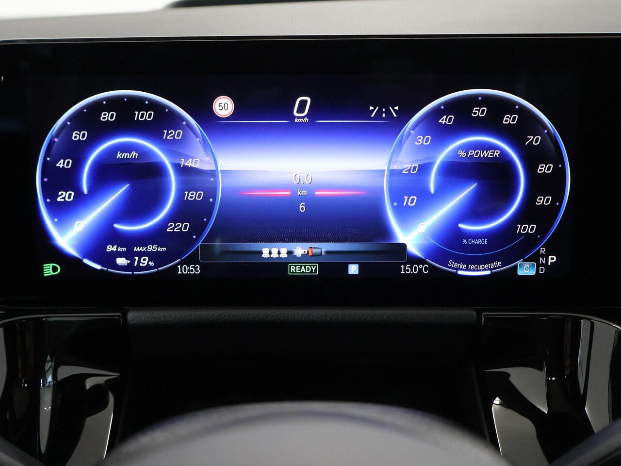 Mercedes-Benz EQA 250+ Business Solution AMG 71 kWh | Panoramaschuifdak | Night | Dodehoekassistent | Head-up | Burmester | Winterpakket |