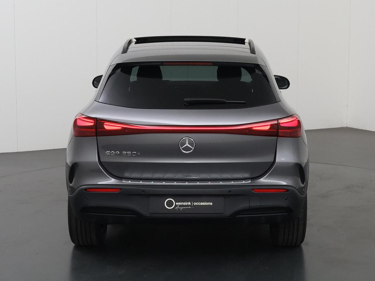 Mercedes-Benz EQA 250+ Business Solution AMG 71 kWh | Panoramaschuifdak | Night | Dodehoekassistent | Head-up | Burmester | Winterpakket |