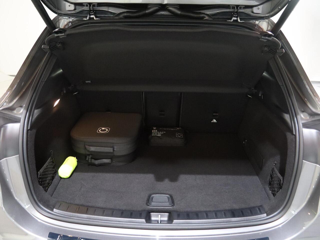 Mercedes-Benz EQA 250+ Business Solution AMG 71 kWh | Panoramaschuifdak | Head-up | Burmester | Trekhaak |