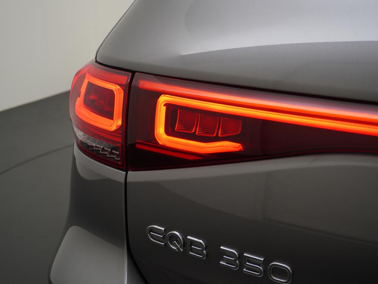 Mercedes-Benz EQB 350 4MATIC Luxury Line 67 kWh Achteruitrijcamera | Sfeerverlichting | Stoelverwarming | Full LED | Rijklaar geleverd met onderhoud en 12 mnd BOVAG garantie