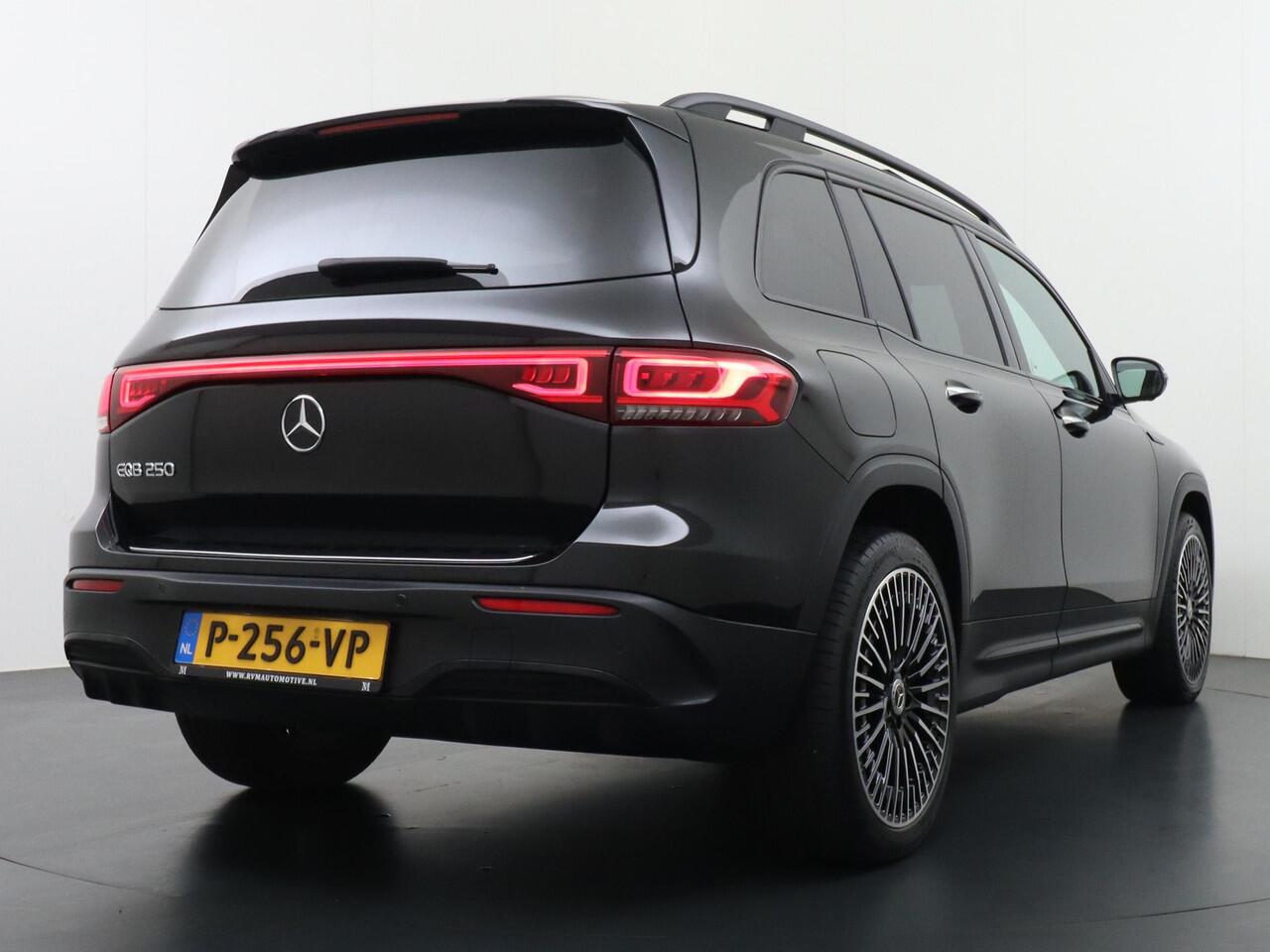 Mercedes-Benz EQB 250 AMG Line 7p. 67 kWh SOH 96% PANORAMADAK | ELECTR STOELEN+geheugen | AMBILIGHT | ADAPTIVE CRUISE | HEAD UP | MEGA COMPLEET!