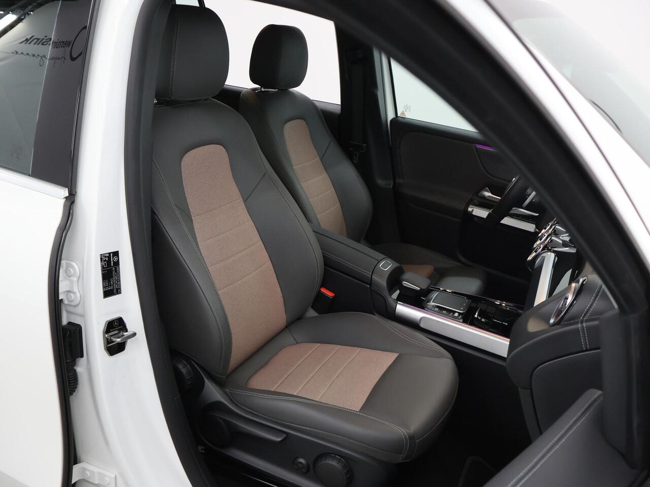 Mercedes-Benz EQB 300 4MATIC Luxury Line 67 kWh | Sfeerverlichting | Stoelverwarming | Achteruitrijcamera |