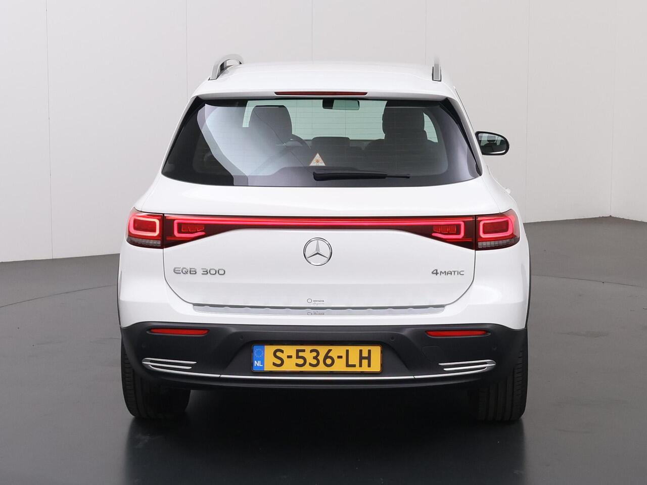 Mercedes-Benz EQB 300 4MATIC Luxury Line 67 kWh | Sfeerverlichting | Stoelverwarming | Achteruitrijcamera |