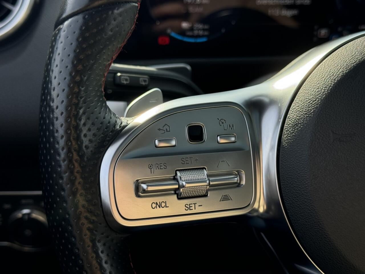 Mercedes-Benz EQB 250 AMG Line Pano BTW auto