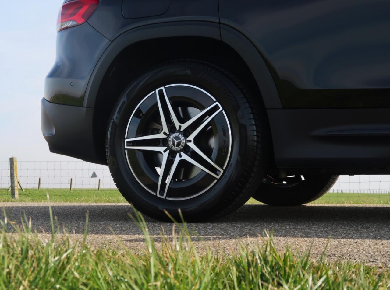 Mercedes-Benz EQB 250 AMG Line Pano BTW auto