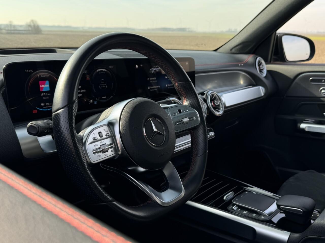 Mercedes-Benz EQB 250 AMG Line Pano BTW auto