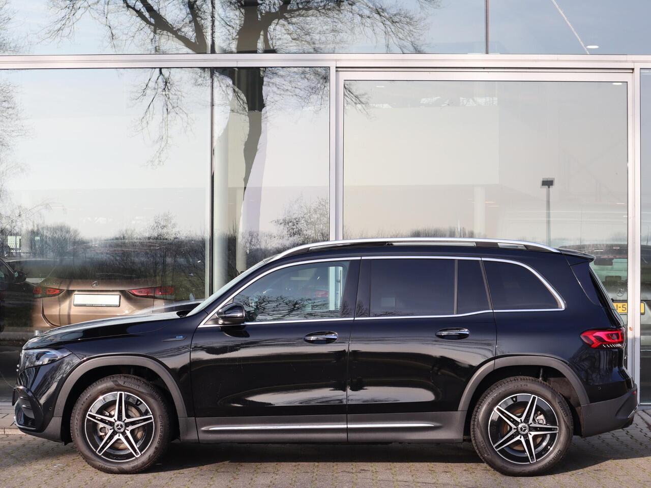 Mercedes-Benz EQB 300 4MATIC AMG line