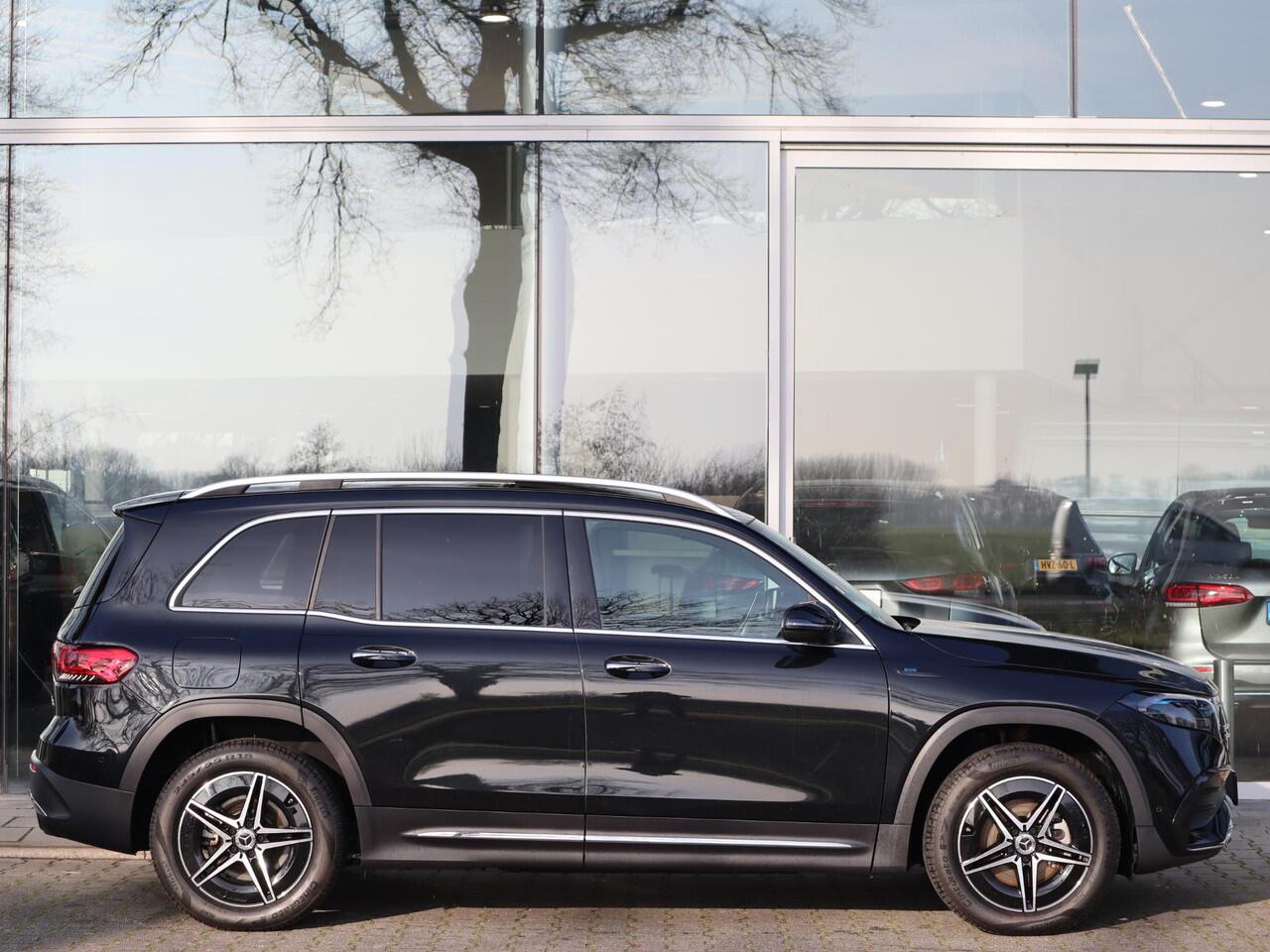 Mercedes-Benz EQB 300 4MATIC AMG line